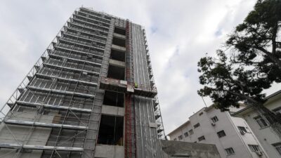 Eşrefpaşa Hastanesi'nin yeni hizmet binasında kaba inşaat tamamlandı; dev sağlık