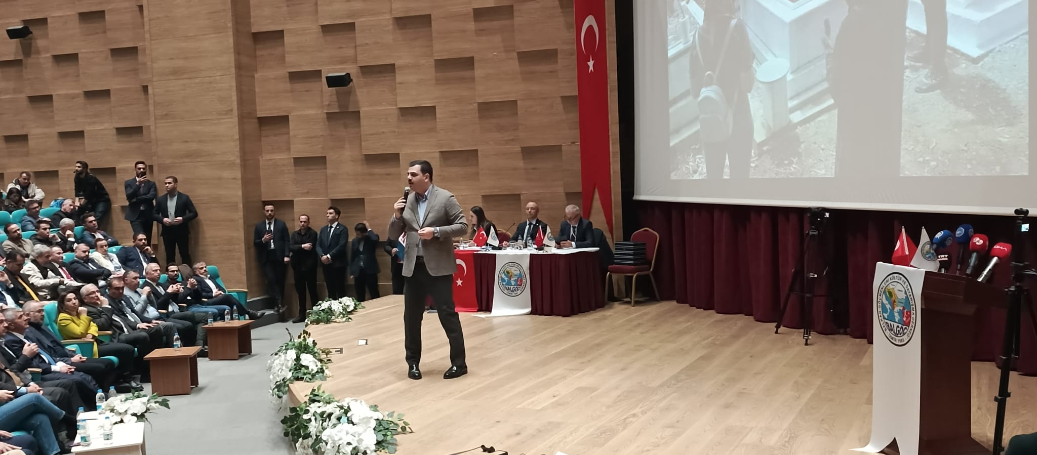 Eyyüp Kadir İnan, İzmir’deki kılık kıyafet saldırısına tepki göstererek temiz