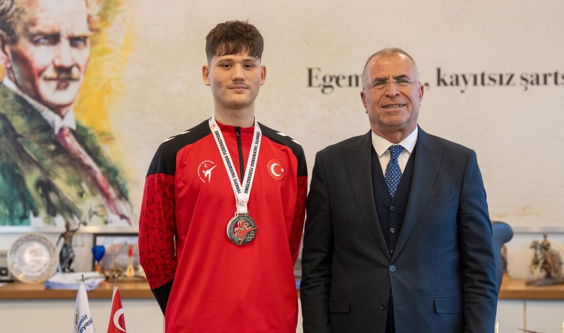 Gaziemir’in Gururu Kunter: Türkiye Şampiyonu Oldu Gaziemirli taekwondocu Mustafa Bilgehan Kunter, Batı Grubu müsabakalarında Türkiye şampiyonu