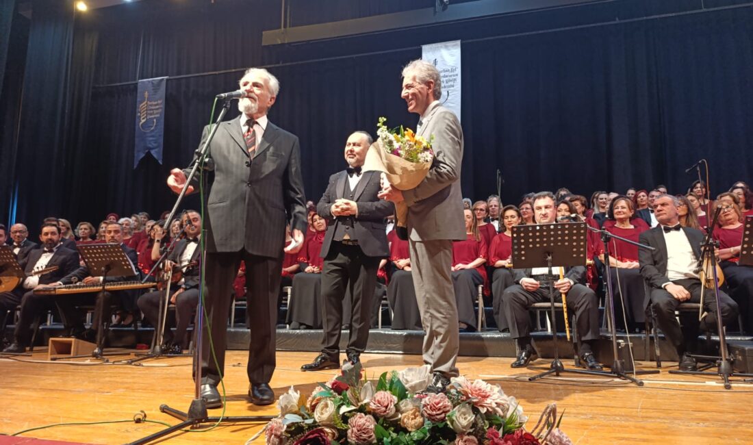 Ege Üniversitesinden Halil İbrahim Yüksel, İzmir'de düzenlenen törende Râkım Elkutlu