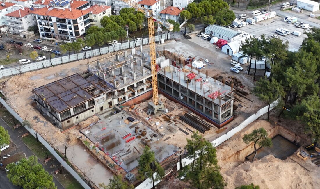 Muğla Büyükşehir, depreme dayanıksız olduğu için yıkılan Menteşe'deki huzurevini modern