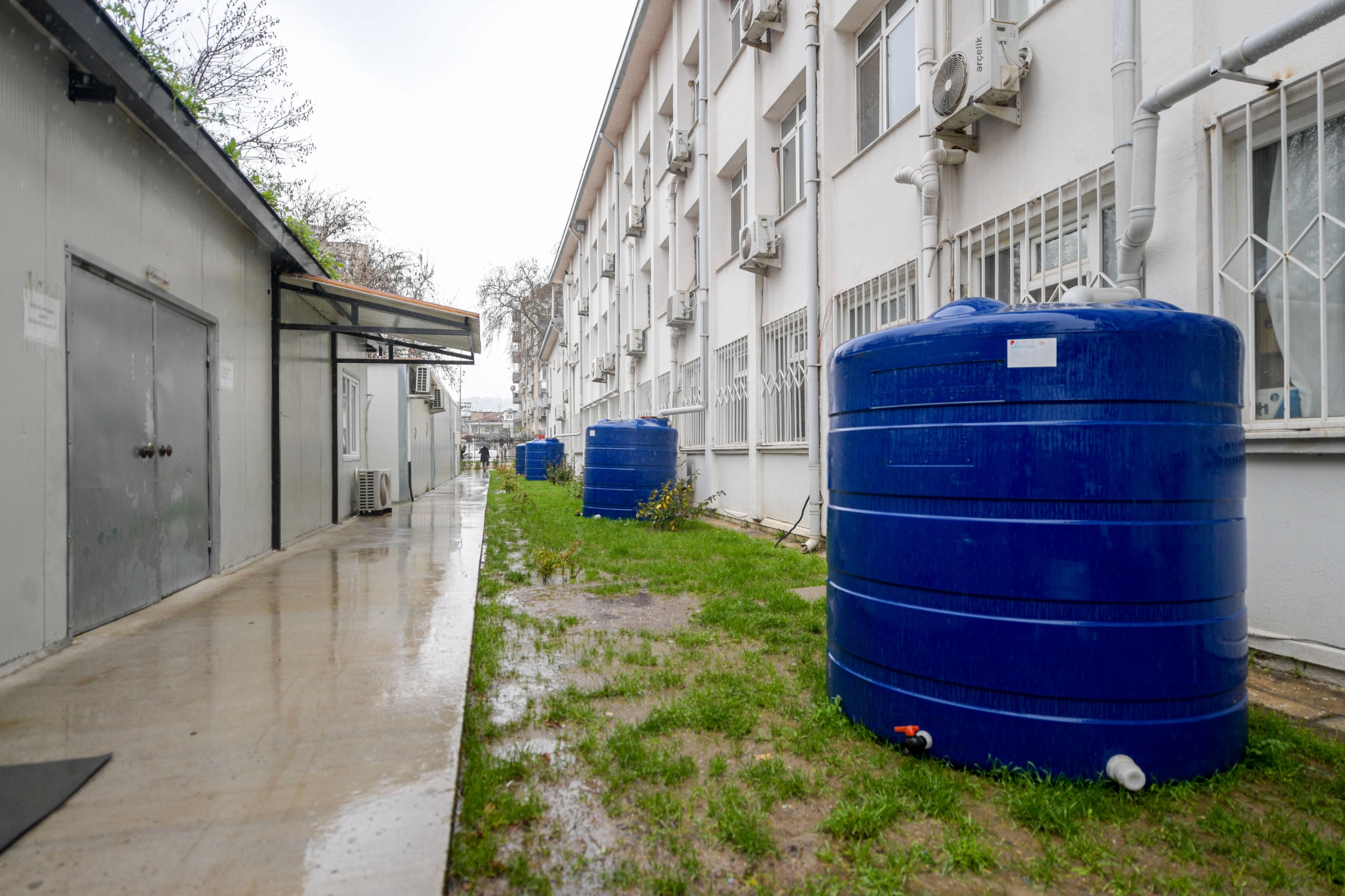 İzmir Büyükşehir Belediyesi binalarında yağmur suyu hasadı başlatarak su tasarrufunda
