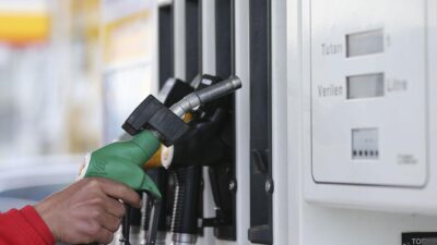 Benzine 12 Şubat Perşembe günü 1,55 TL zam bekleniyor. İzmir