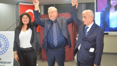 İzmir İnşaat Sanatkarları Odası Genel Kurulu'nda Bayraktar Erdem, rakibi Nesrin