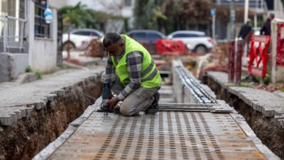 İzmir'de İZSU, 2,5 milyar liralık yatırımla 12 ilçede yağmur suyu