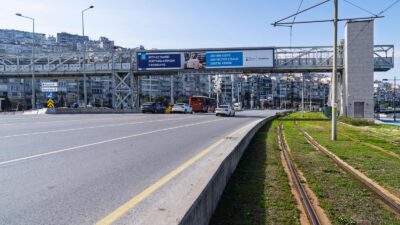 İzmir'de şehitlerin isimleri Karataş ve Naldöken'deki üst geçitlere verildi; ailelerin