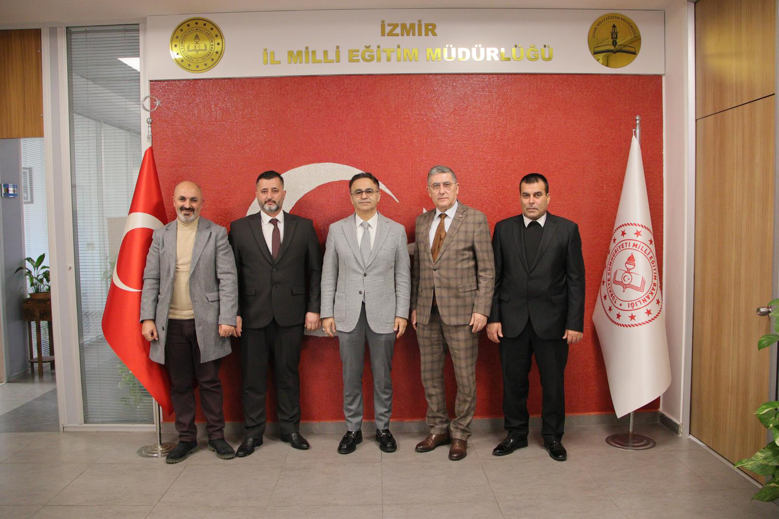 İzmir'de okul servislerinde güvenliği artırmak için Milli Eğitim ve Servisçiler