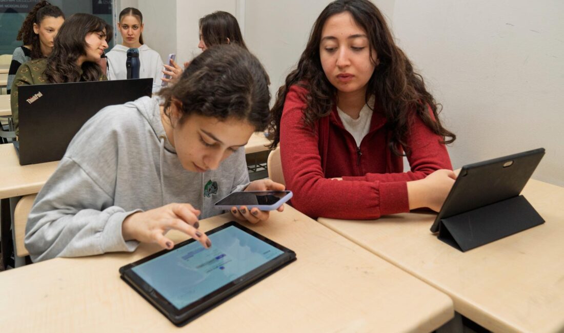 İzmir'de yapay zekâlı matematik eğitimi dönemi başladı. Öğrencilerin başarı oranı
