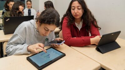 İzmir'de yapay zekâlı matematik eğitimi dönemi başladı. Öğrencilerin başarı oranı