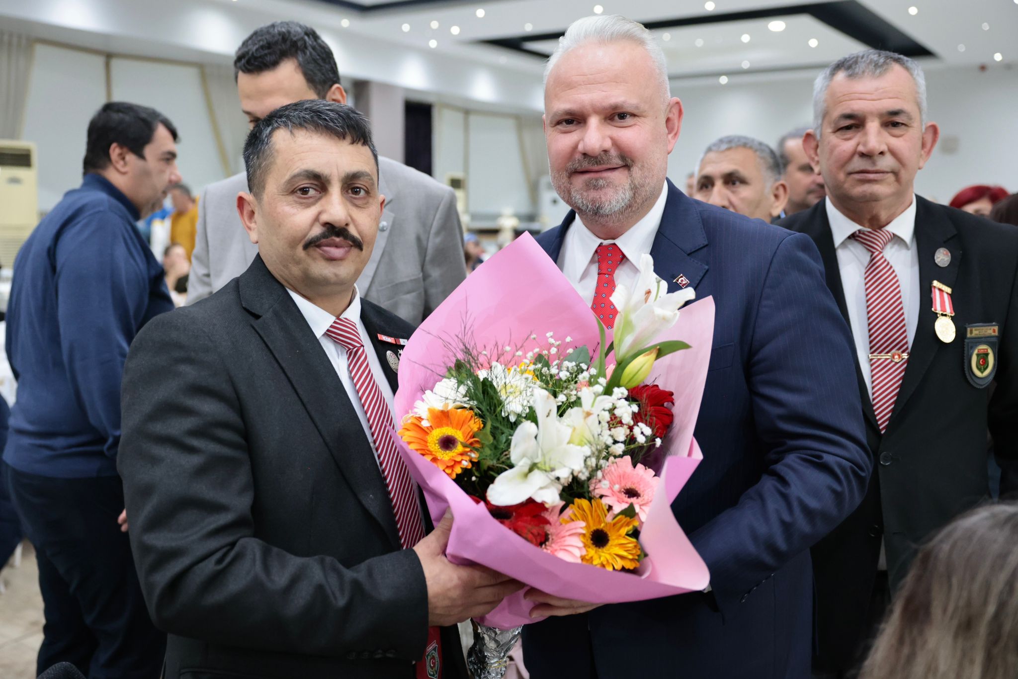 Başkan Aydın Pehlivan, Menemen'deki iftar sofrasında şehit aileleri ve gazilerle
