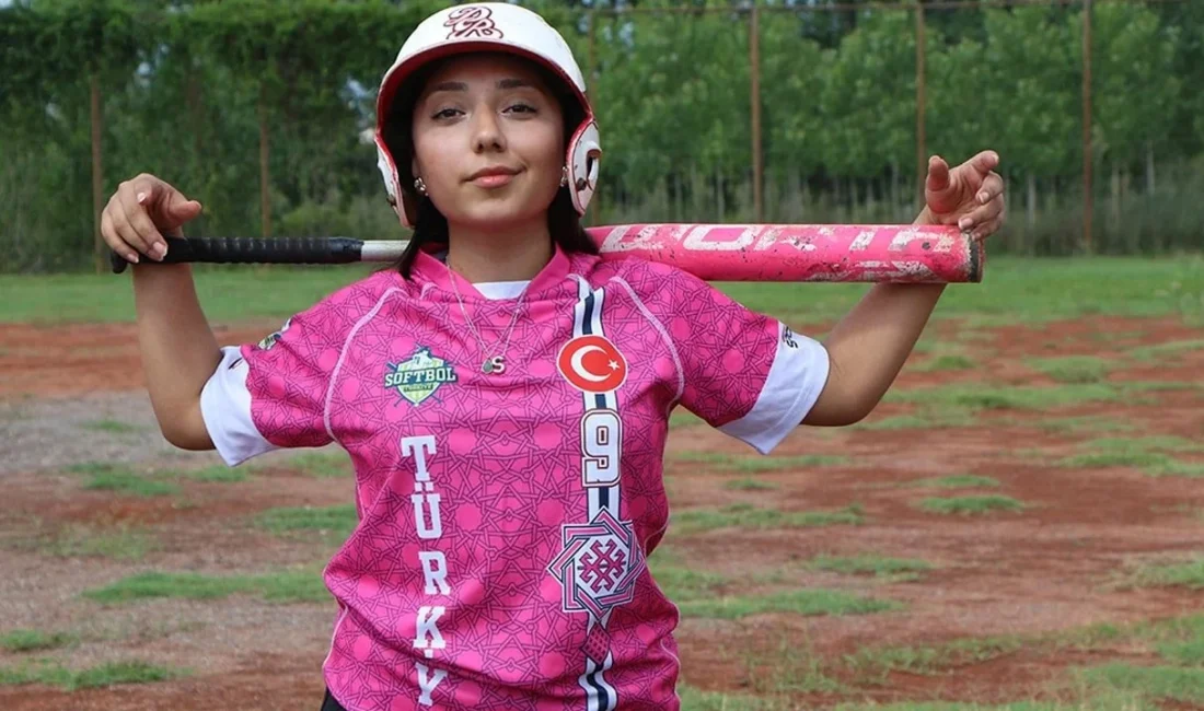 Softbol Milli Takımı sporcusu Sevdenur Gülçiçek, bir süredir mücadele ettiği