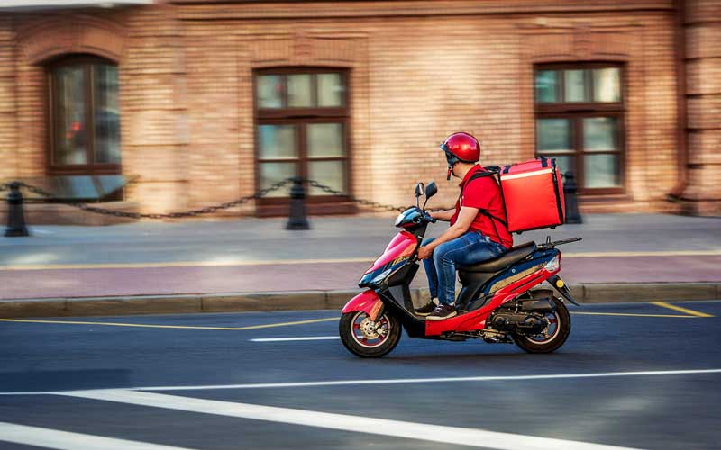 Motokuryelerin BAĞ-KUR primleri artık kaynaktan kesilecek; yeni düzenlemeyle kurye hakları