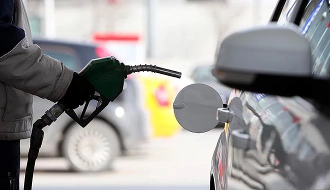 2,74 TL'lik dev zam iptal edildi! Motorin fiyatlarına bu gece