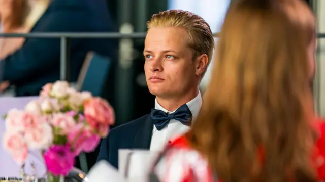 NORVEÇ SARAYI’NDA SKANDAL: PRENSESİN OĞLU 38 SUÇTAN GÖZALTINDA Norveç Prensesi Mette-Marit'in oğlu Marius Borg Høiby, tecavüz ve saldırı