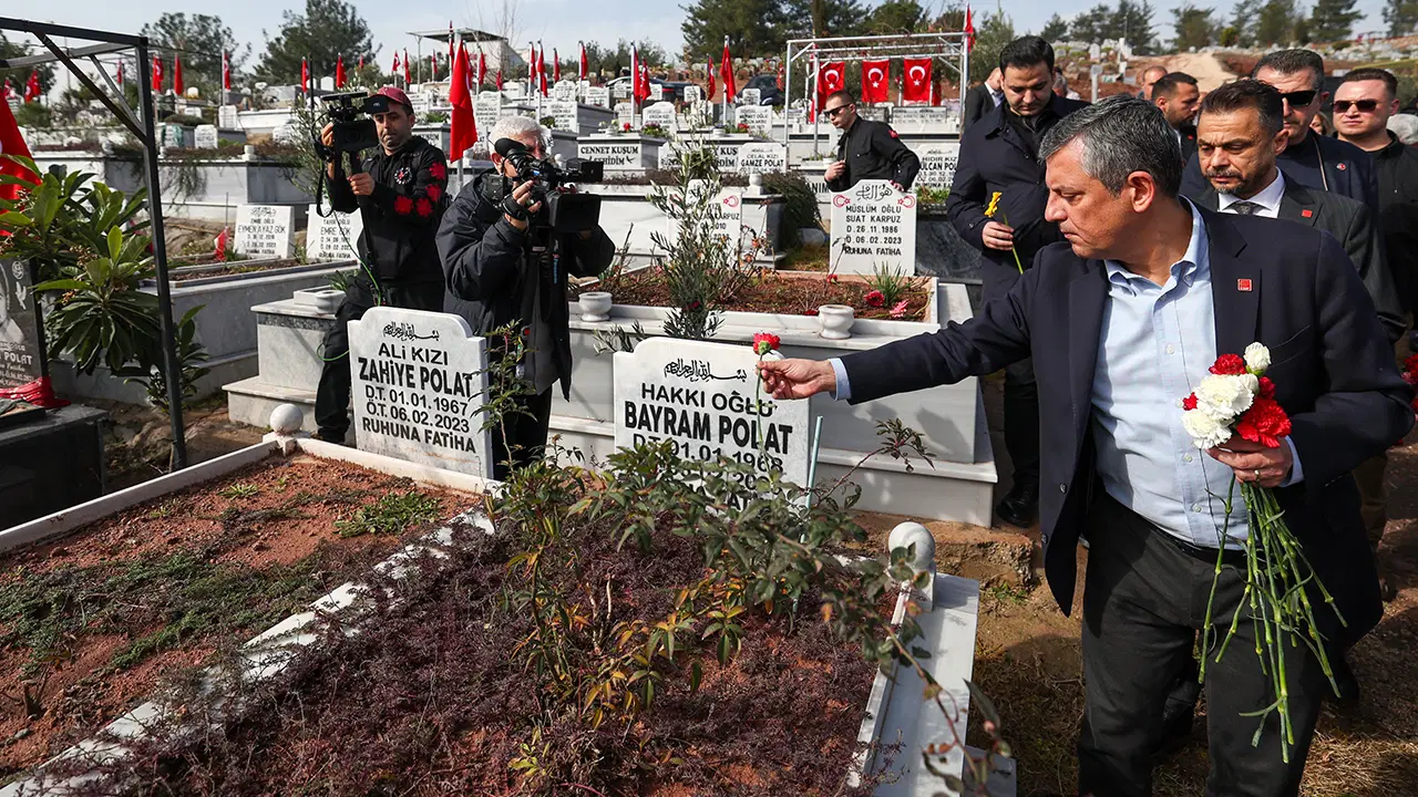 Özgür Özel, 6 Şubat depremlerinin 3. yılında Osmaniye'de deprem şehitliğini