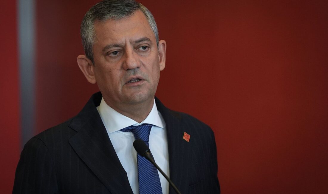 ÖZGÜR ÖZEL’DEN ŞEHİT PİLOT İÇİN TAZİYE MESAJI CHP Lideri Özgür Özel, Balıkesir'de F-16 uçağının düşmesi sonucu şehit