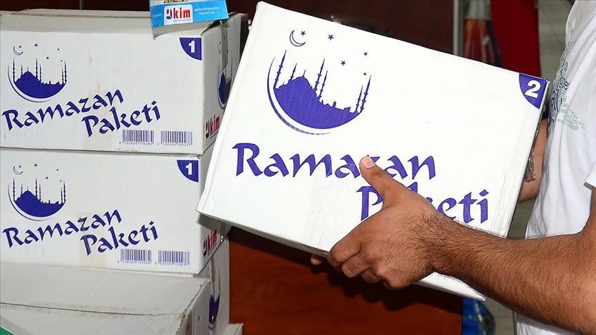 Ramazan kolisi fiyatları 499 TL'den başlıyor. Yardım çeklerine olan talep