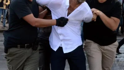 Şanlıurfa'da acil serviste doktora saldıran şüpheli gözaltına alınırken olayla ilgili