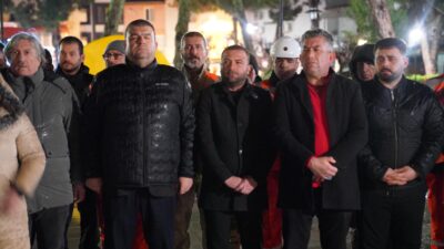 Seferihisar'da 04.17'de düzenlenen törenle 6 Şubat deprem şehitleri anıldı. İsmail