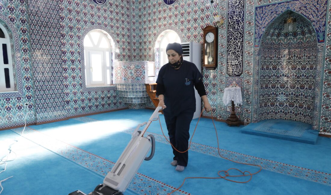 SEFERİHİSAR’DA RAMAZAN HAZIRLIĞI: CAMİLER PIRIL PIRIL OLDU Seferihisar Belediyesi, Ramazan öncesi tüm camilerde kapsamlı temizlik ve bakım