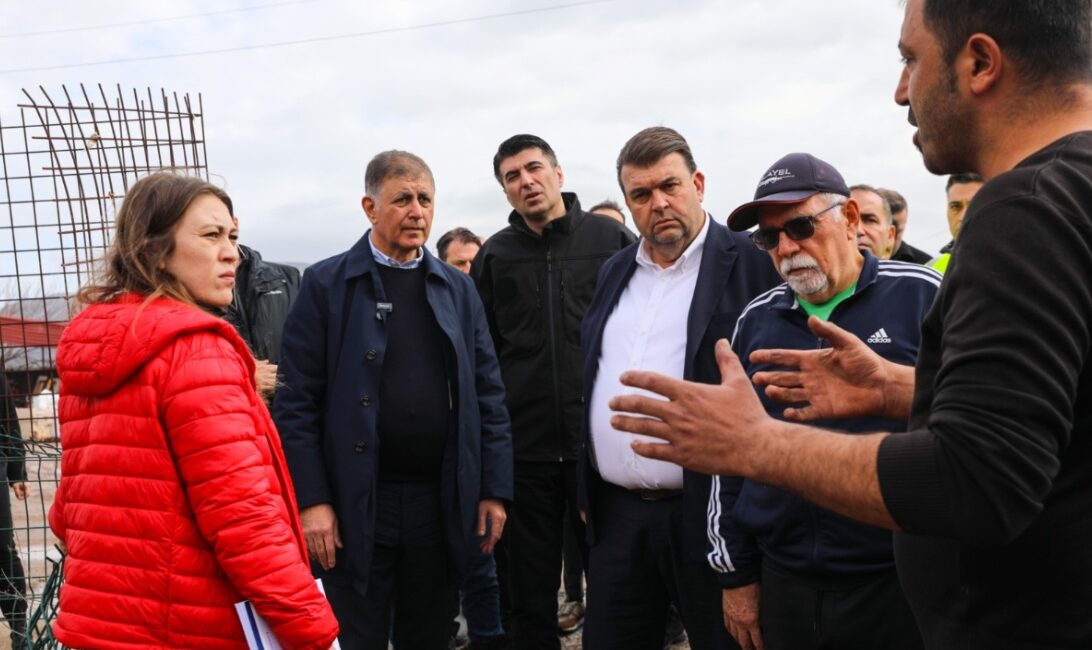 Seferihisar Belediyesi, selden etkilenen vatandaşlara 52 bin TL'ye varan maddi