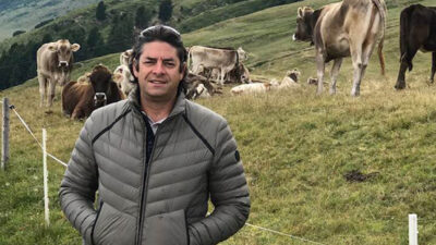 Solakoğlu'ndan Ödemiş'te sert mesaj: Galoşla tarlaya basanlardan ve kravatlı poz