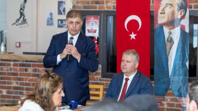 Başkan Tugay Urla’da muhtarlarla buluştu: "İzmir için her engeli aşarak