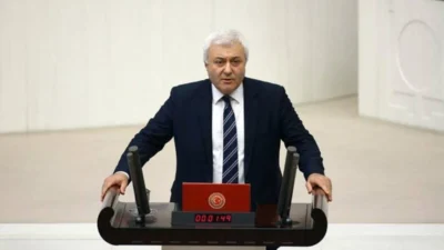 CHP'li Tuncay Özkan, İzmir'deki tarihi yapıların Vakıflar'a devrine ve Alsancak