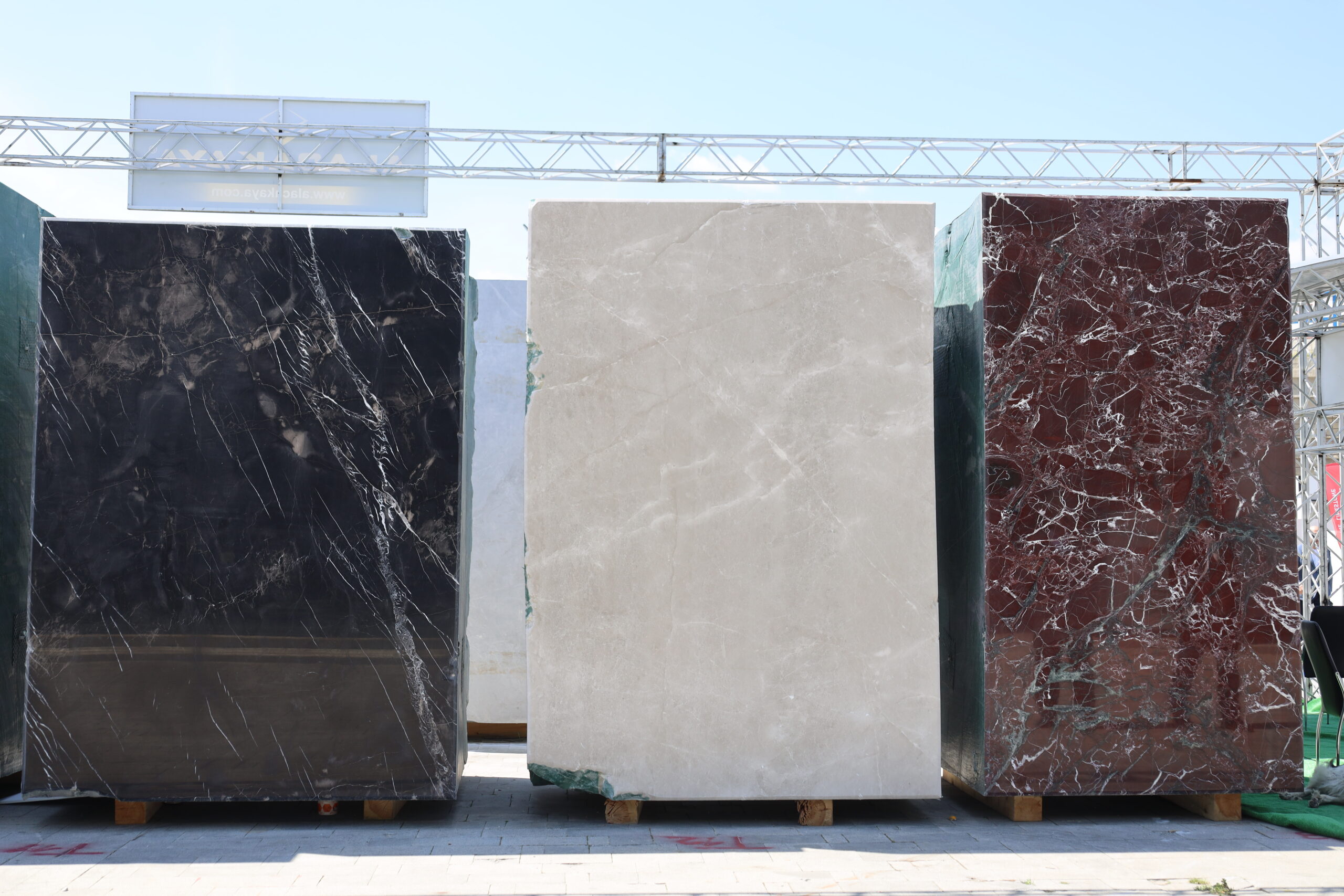 Türk doğal taşları Londra Surface Design Show'da tanıtılıyor; EgeBİM ile