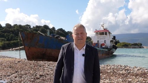 Urla Belediye Başkanı Selçuk Balkan’dan Demircili Koyu İçin Dayanışma Çağrısı Urla Belediye Başkanı Selçuk Balkan, Demircili Koyu'ndaki gemi sökümüne karşı