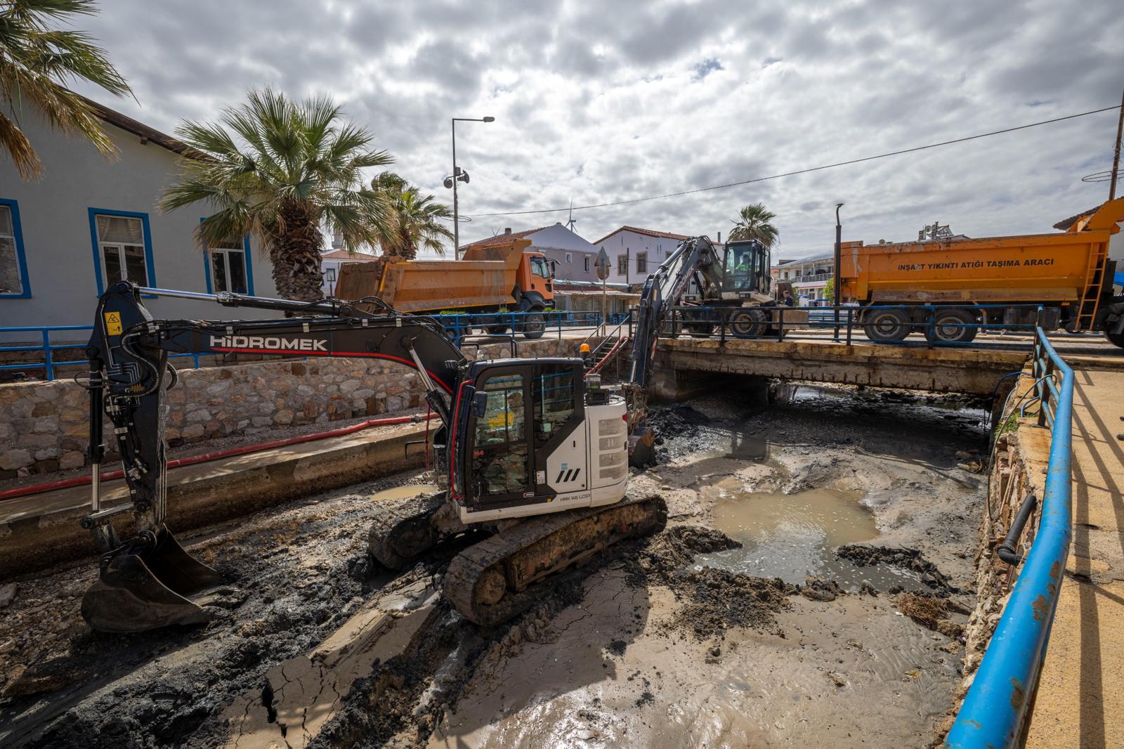 İZSU, Yarımada genelinde 228 kilometre dere temizliği yaparak 125 bin