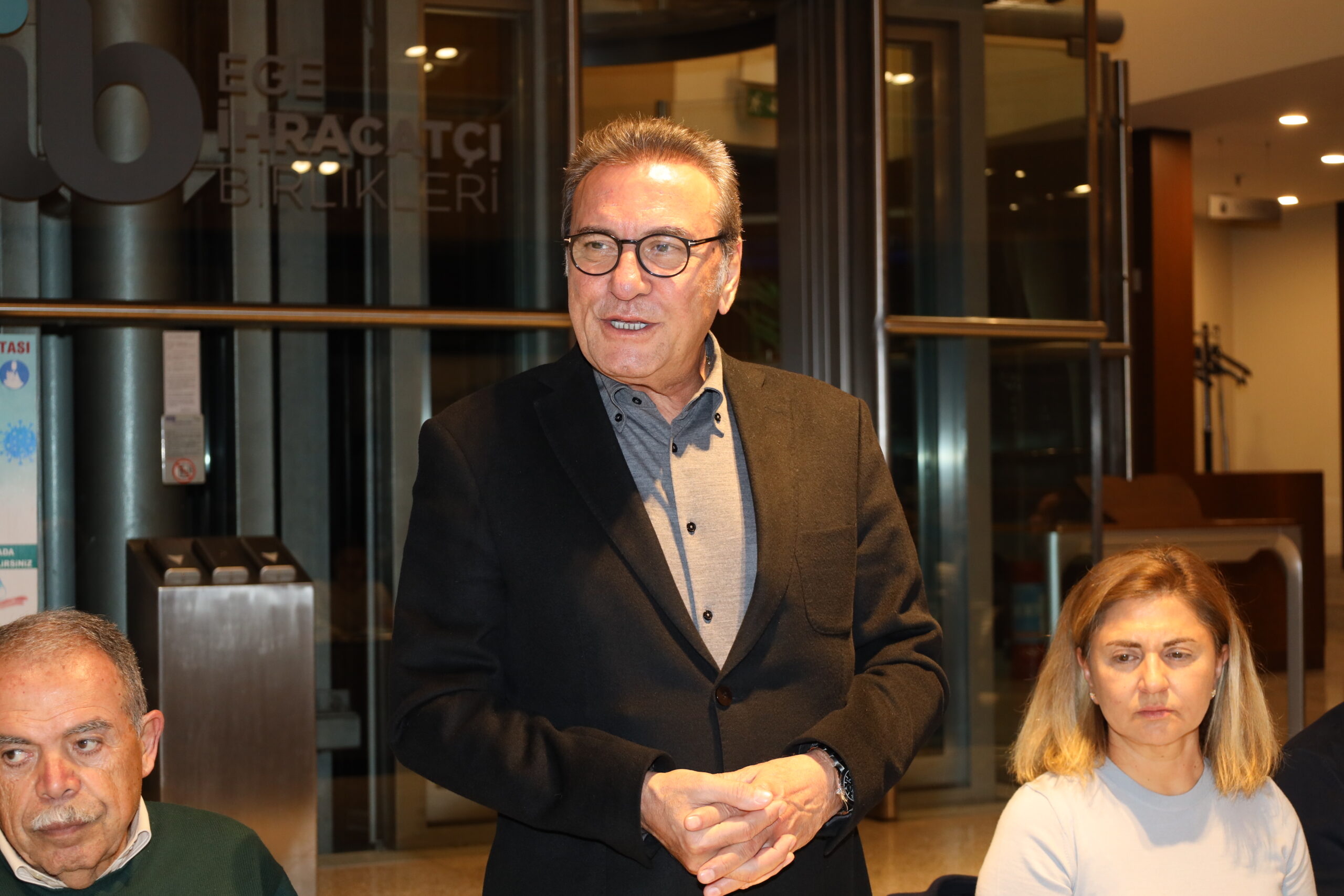 Egeli mobilya ve kağıt ihracatçıları, küresel savaşa rağmen 2026'daki 1