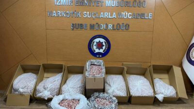 Buca'da narkotik polisinin düzenlediği operasyonda 356 bin sentetik ecza ele
