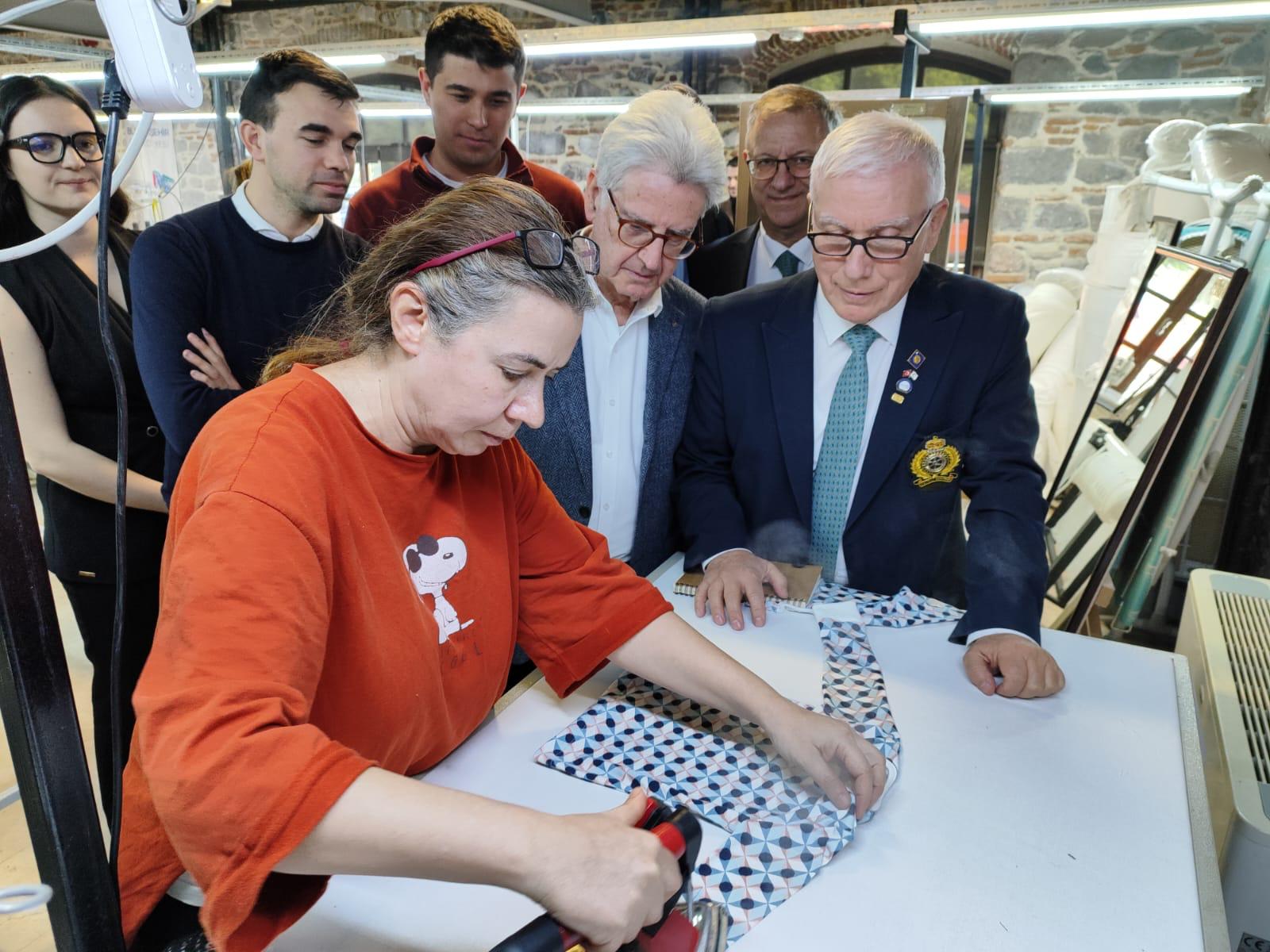 Altın İğne Projesi İzmir'den dünyaya örnek oldu! Rotary Dünya Başkanı