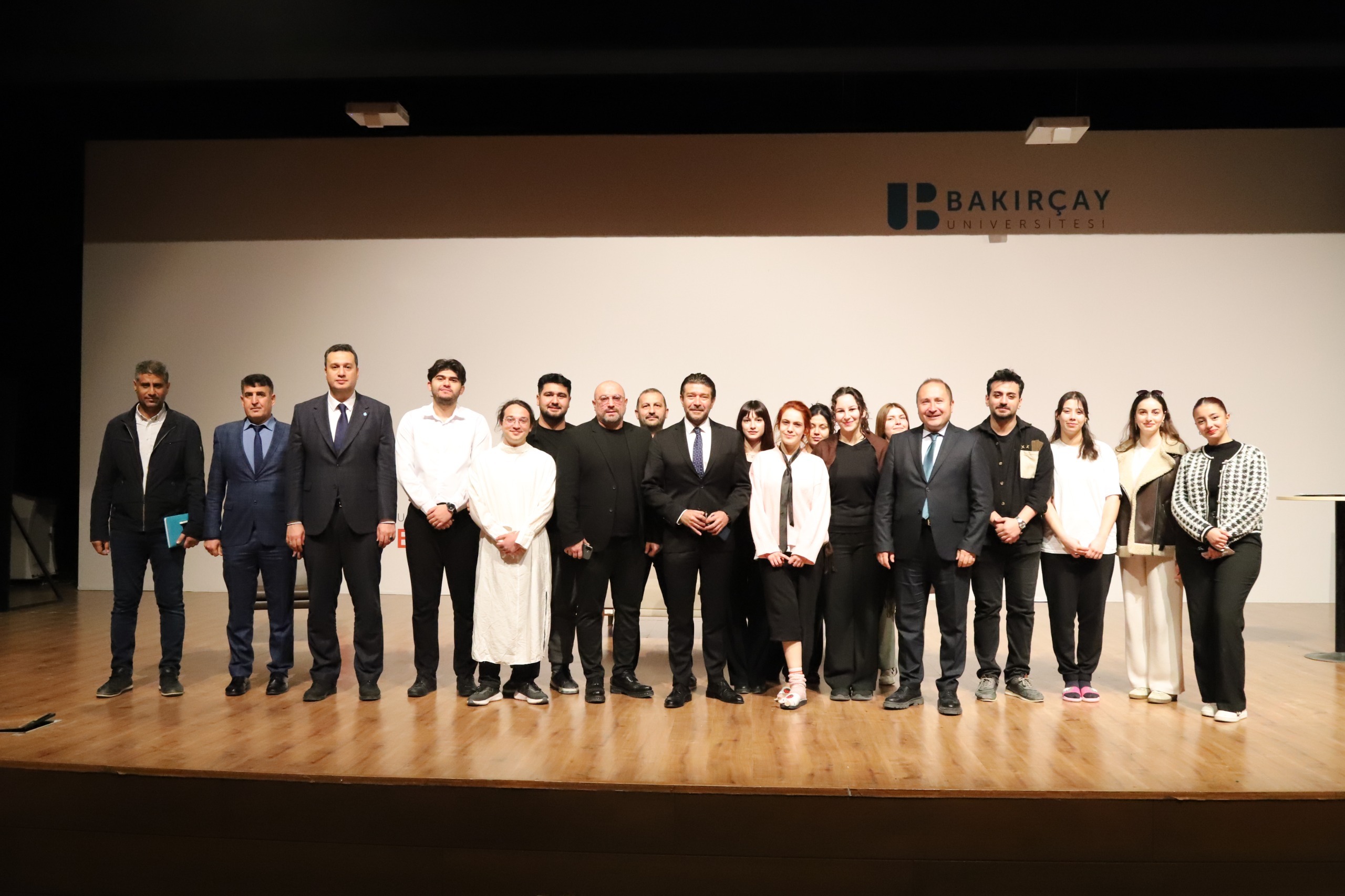 Bakırçay Üniversitesi’ne Tiyatro Çıkartması: Emre Başer Kampüste!