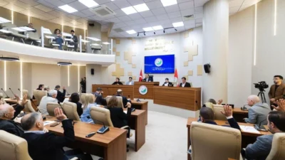Balçova Belediye Meclisi'nde 111 milyon TL'lik borç yetkisi sonrası kavga