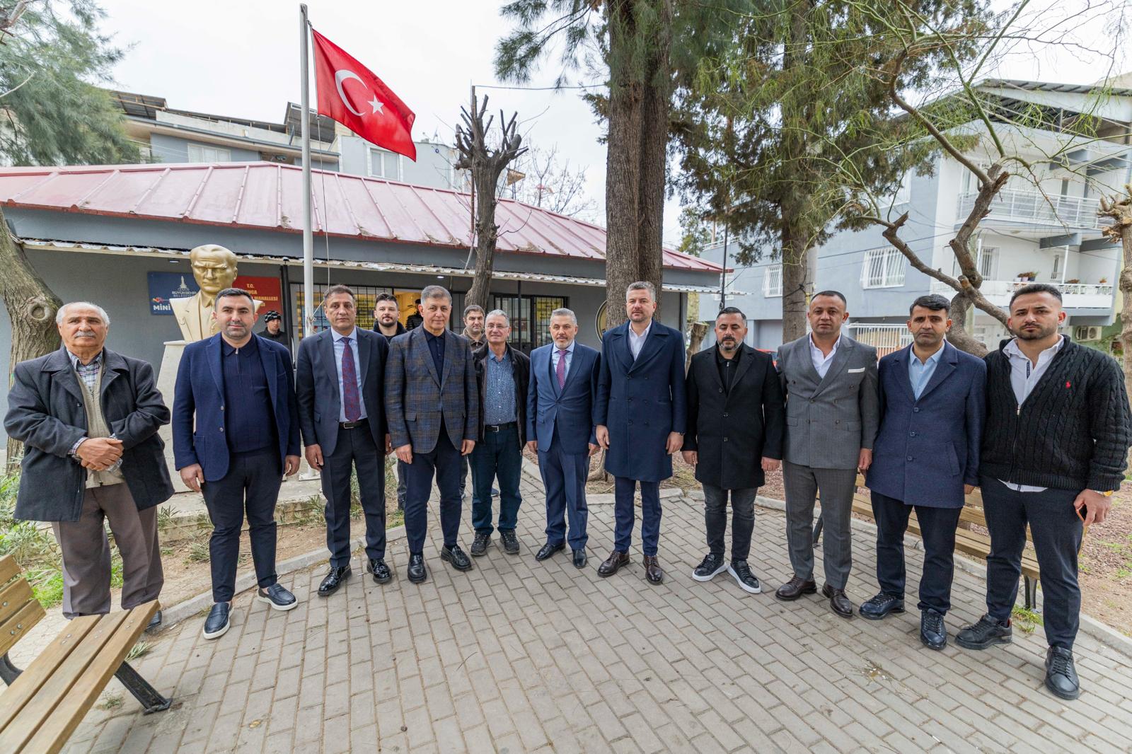 Başkan Tugay Buca Çıkarması Çocuklara Bayram Hediyeleri