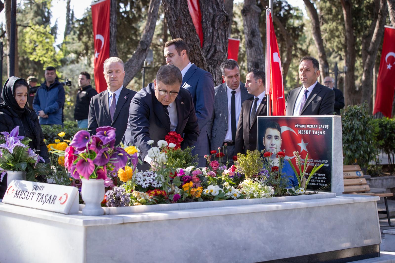 İzmir Büyükşehir Belediye Başkanı Cemil Tugay 18 Mart mesajı yayımladı.