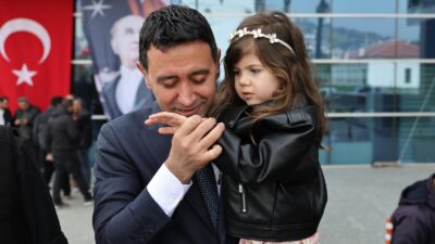 Bayraklı Belediye Başkanı İrfan Önal bayramlaşma töreninde personele seslendi: "Bayraklı’yı