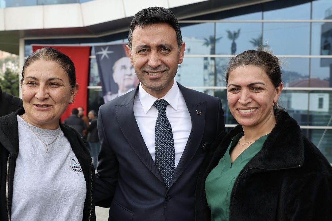 Bayraklı Bayramlaşma Töreninde Coşku İrfan Önal
