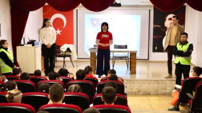 Bayraklı sıfır atık eğitimi ile İzmir’de iklim seferberliği başladı! Başkan