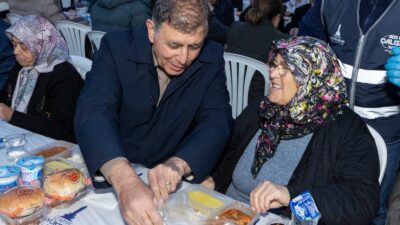 Beydağ iftar programı kapsamında Cemil Tugay'dan önemli açıklamalar! İpekböcekçiliği için
