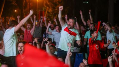 Buca milli maç heyecanını dev ekranda yaşıyor! Hasanağa Bahçesi’nde kurulacak