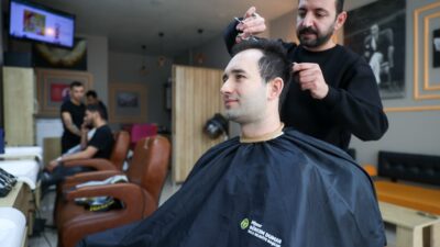 Buca berber esnafı desteği ile bayram yoğunluğuna şık bir giriş