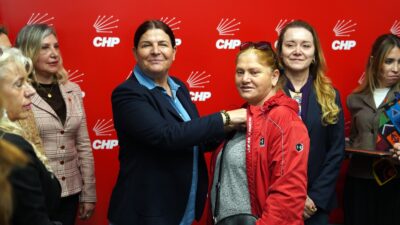 CHP İzmir Kadın Kolları’ndan dev operasyon! 500 kadın aynı anda