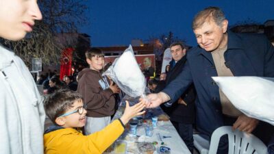 İzmir Büyükşehir Belediye Başkanı Dr. Cemil Tugay Çamdibi'nde binlerce kişiyle