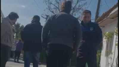 Foça Belediyesi köpek saldırısı ihbarıyla gittiği Bağarası'nda saldırıya uğradı! Çocuğu