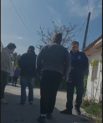 Foça Belediyesi köpek saldırısı ihbarıyla gittiği Bağarası'nda saldırıya uğradı! Çocuğu