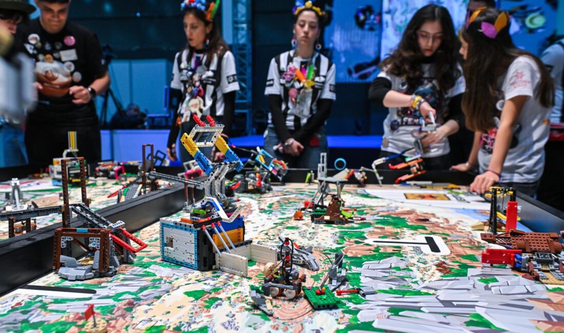 Fuar İzmir'de bilim kahramanları yarıştı! 22. sezon FIRST LEGO League