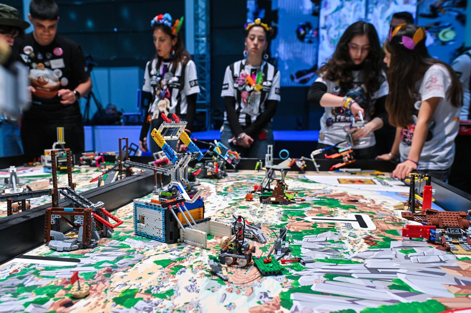 Fuar İzmir'de bilim kahramanları yarıştı! 22. sezon FIRST LEGO League